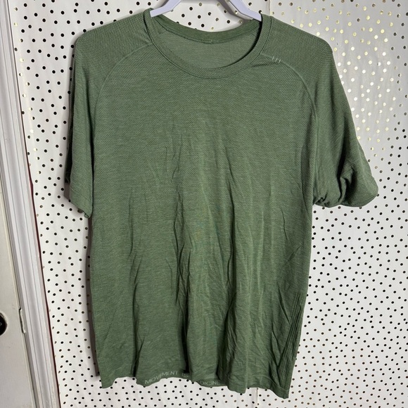 Lululemon Men's Green T-Shirt - Picture 2 of 6